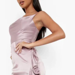 Robe Longue Satinée à Col Bénitier Et Volants -Pas Cher Vêtue Diva Magasin fzz31836 rose xl 3
