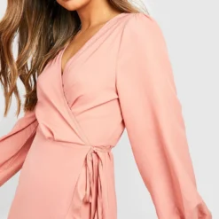 BOOHOO Robe Patineuse Mi-longue Cache-coeur à Volants -Pas Cher Vêtue Diva Magasin fzz99533 blush xl 3
