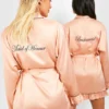BOOHOO Robe De Chambre Premium Recyclée à Broderie Maid Of Honour -Pas Cher Vêtue Diva Magasin gzz06655 rose20gold xl