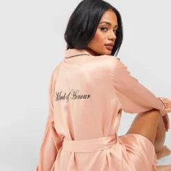 BOOHOO Robe De Chambre Premium Recyclée à Broderie Maid Of Honour -Pas Cher Vêtue Diva Magasin gzz06655 rose20gold xl 2