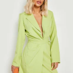 Robe Blazer Ajustée à Décolleté
