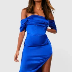 BOOHOO Robe Longue Satinée Drapée à Col Bateau