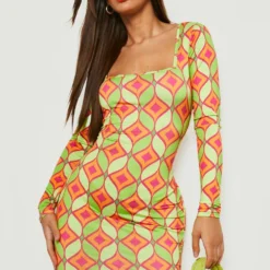 Robe Courte à Col Carré Et Imprimé Géométrique