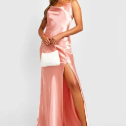 Robe Longue Satinée à Col Bénitier -Pas Cher Vêtue Diva Magasin gzz29268 pink xl 2 scaled
