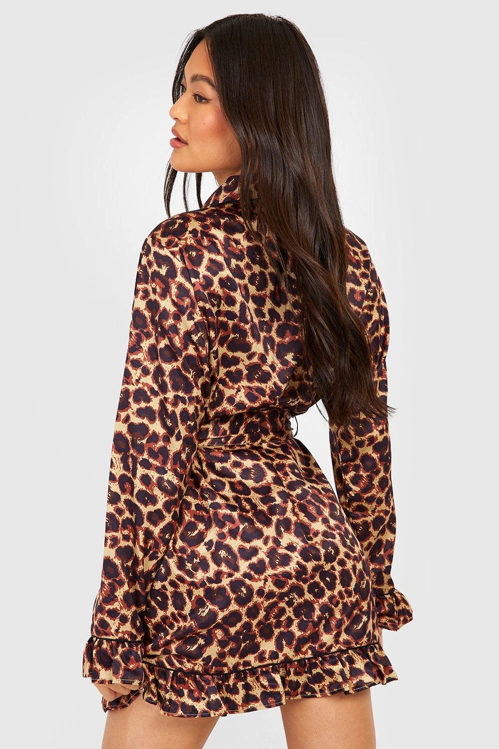 Robe De Chambre Satinée Premium à Imprimé Léopard 4 Robe De Chambre Satinée Premium à Imprimé Léopard – Image 2