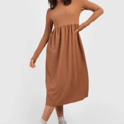 BOOHOO Robe Mi-longue Texturée Côtelée à Col Roulé -Pas Cher Vêtue Diva Magasin gzz33908 camel xl 2