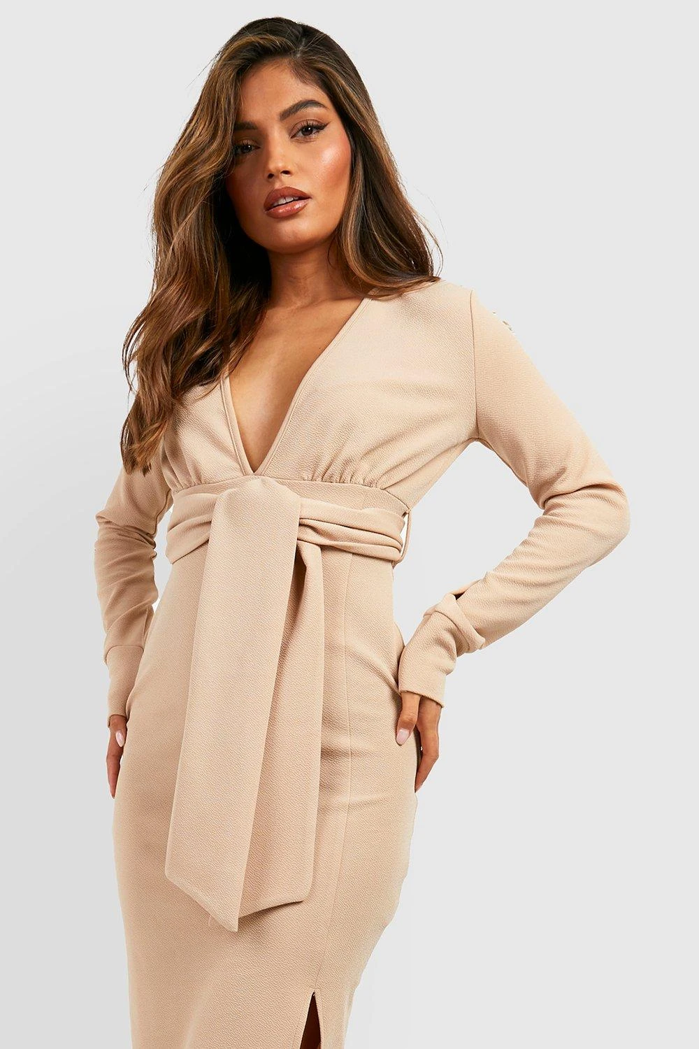 Robe Mi-longue Nouée à Décolleté Plongeant 6 Robe Mi-longue Nouée à Décolleté Plongeant – Image 4