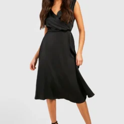 Robe Portefeuille Satinée à Col Bénitier