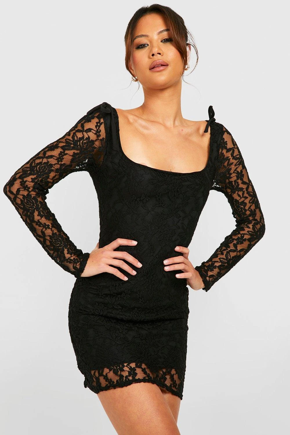 Petite - Robe Courte En Dentelle à Col Carré 3 Petite - Robe Courte En Dentelle à Col Carré