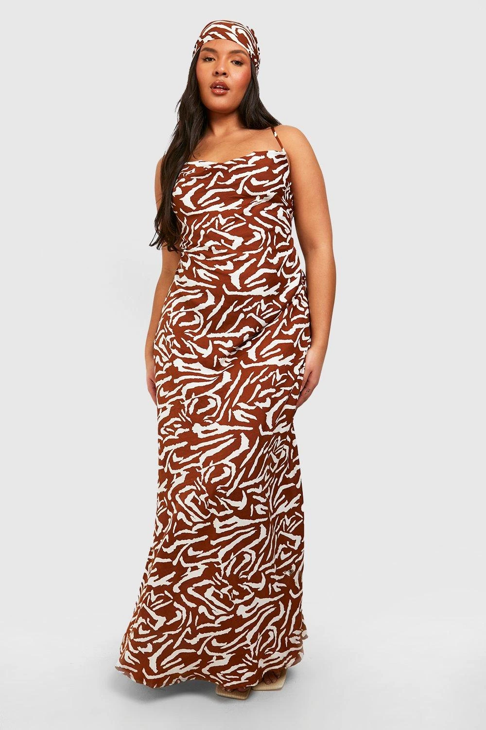 Grande Taille - Ensemble Zébré Avec Robe Longue Et Foulard 3 Grande Taille - Ensemble Zébré Avec Robe Longue Et Foulard