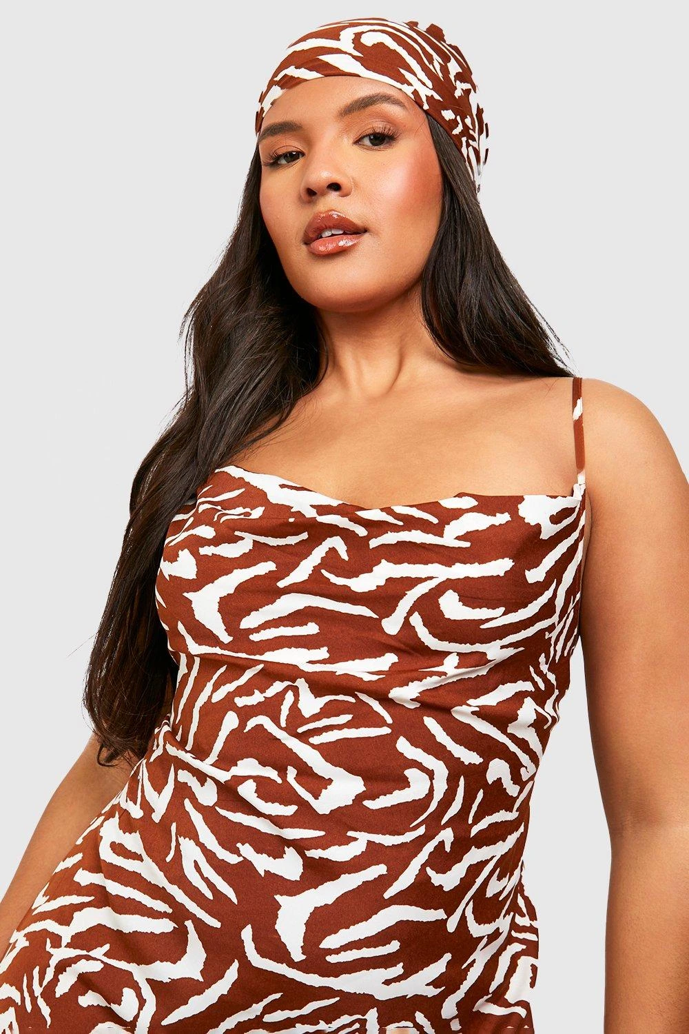 Grande Taille - Ensemble Zébré Avec Robe Longue Et Foulard 6 Grande Taille - Ensemble Zébré Avec Robe Longue Et Foulard – Image 4