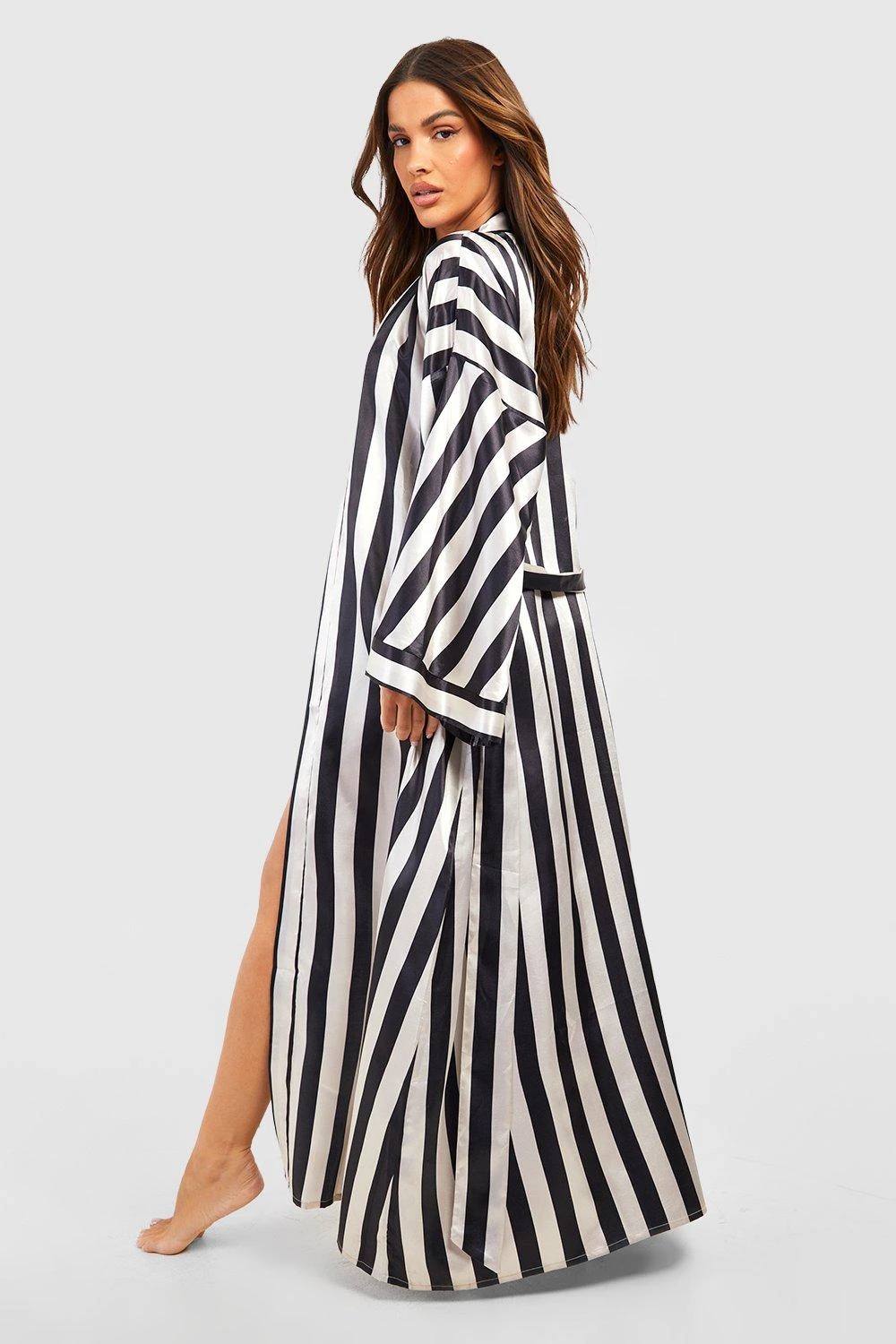 BOOHOO Robe De Chambre Satinée Rayée 4 BOOHOO Robe De Chambre Satinée Rayée – Image 2