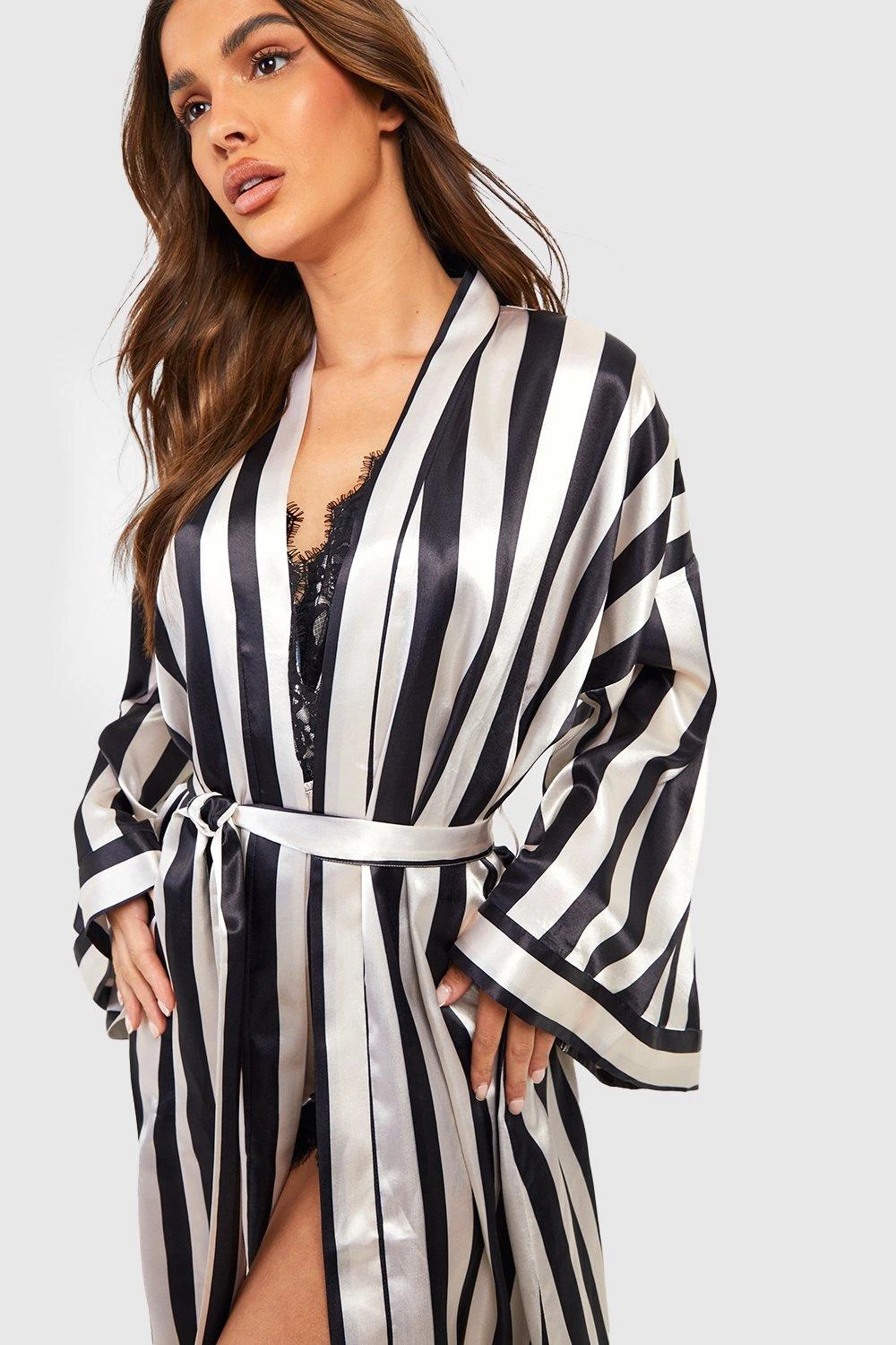 BOOHOO Robe De Chambre Satinée Rayée 6 BOOHOO Robe De Chambre Satinée Rayée – Image 4