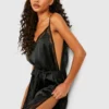 BOOHOO Robe De Nuit Satinée Fendue -Pas Cher Vêtue Diva Magasin gzz38531 black xl scaled