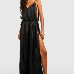 BOOHOO Robe De Nuit Satinée Fendue -Pas Cher Vêtue Diva Magasin gzz38531 black xl 2 scaled