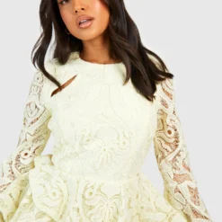 Petite - Robe Premium En Dentelle à Manches évasées -Pas Cher Vêtue Diva Magasin gzz42526 lemon xl 3 scaled