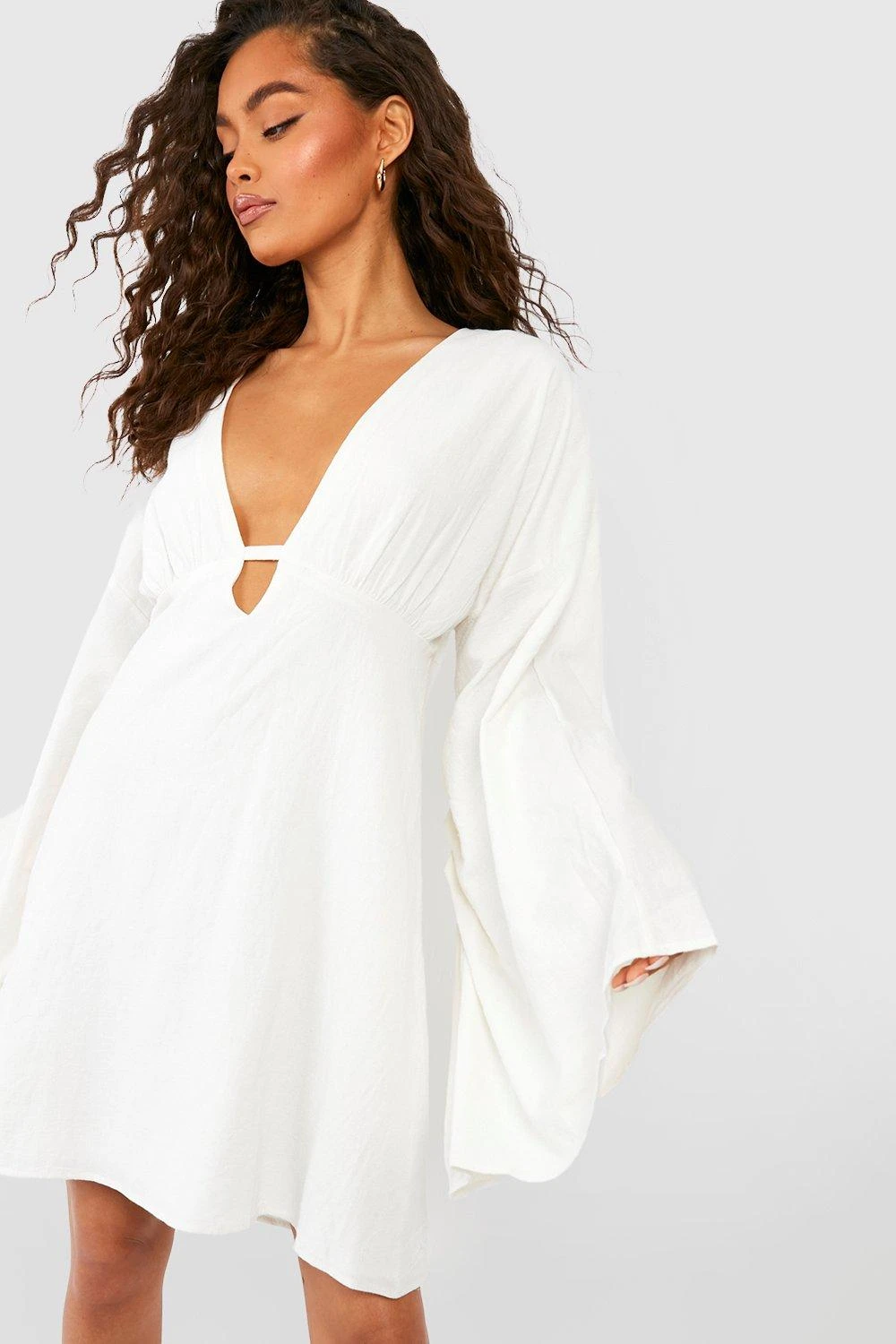 Robe Courte Décolletée à Manches Chauve-souris 3 Robe Courte Décolletée à Manches Chauve-souris