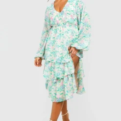 Grande Taille - Robe Fleurie En Plumetis à Volants