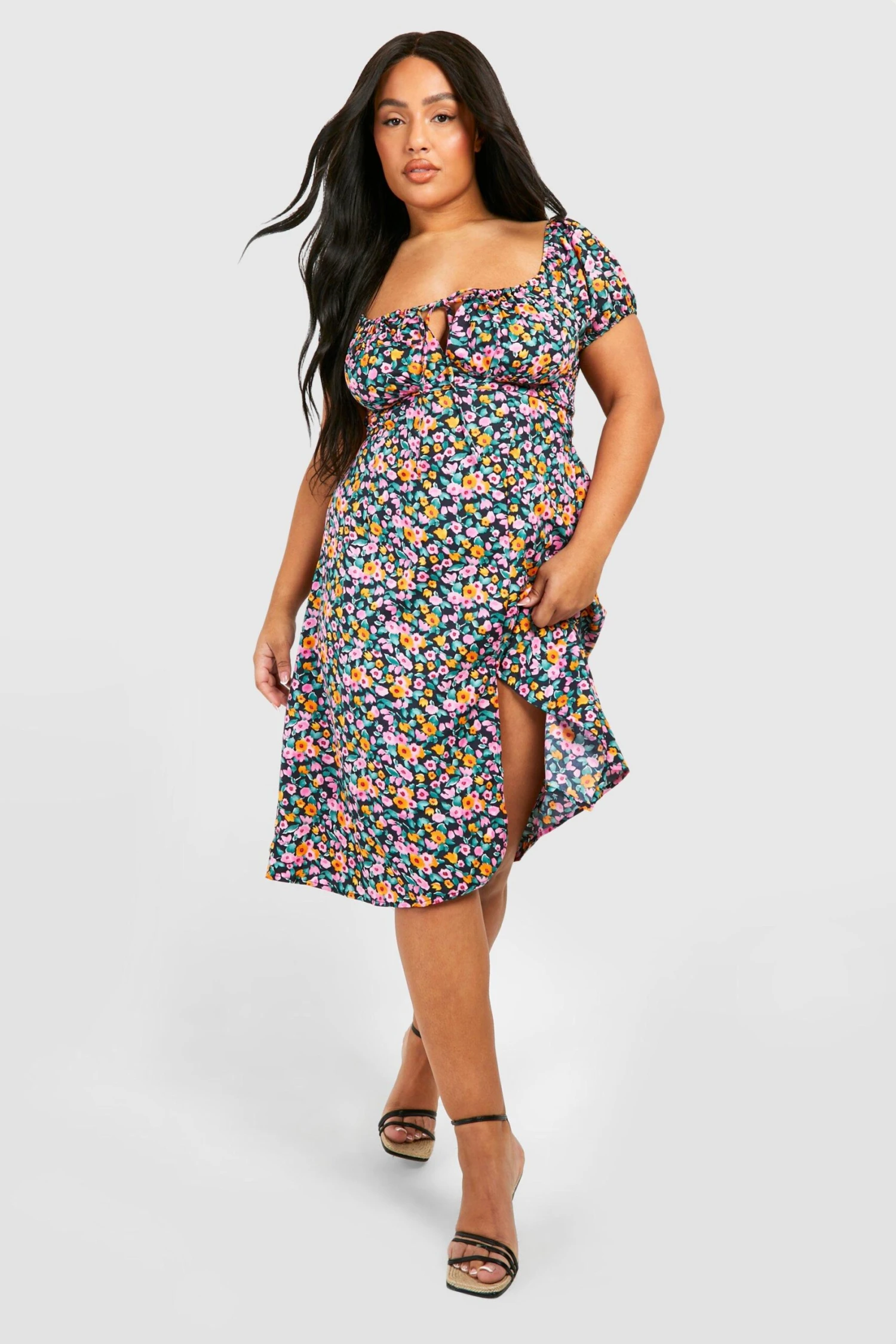 BOOHOO Grande Taille - Robe Mi-longue Fleurie Fendue à Manches Bouffantes 3 BOOHOO Grande Taille - Robe Mi-longue Fleurie Fendue à Manches Bouffantes