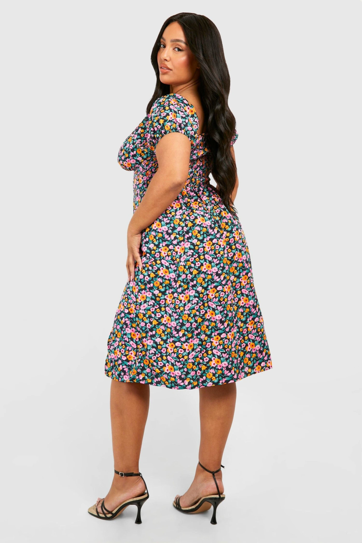 BOOHOO Grande Taille - Robe Mi-longue Fleurie Fendue à Manches Bouffantes 4 BOOHOO Grande Taille - Robe Mi-longue Fleurie Fendue à Manches Bouffantes – Image 2