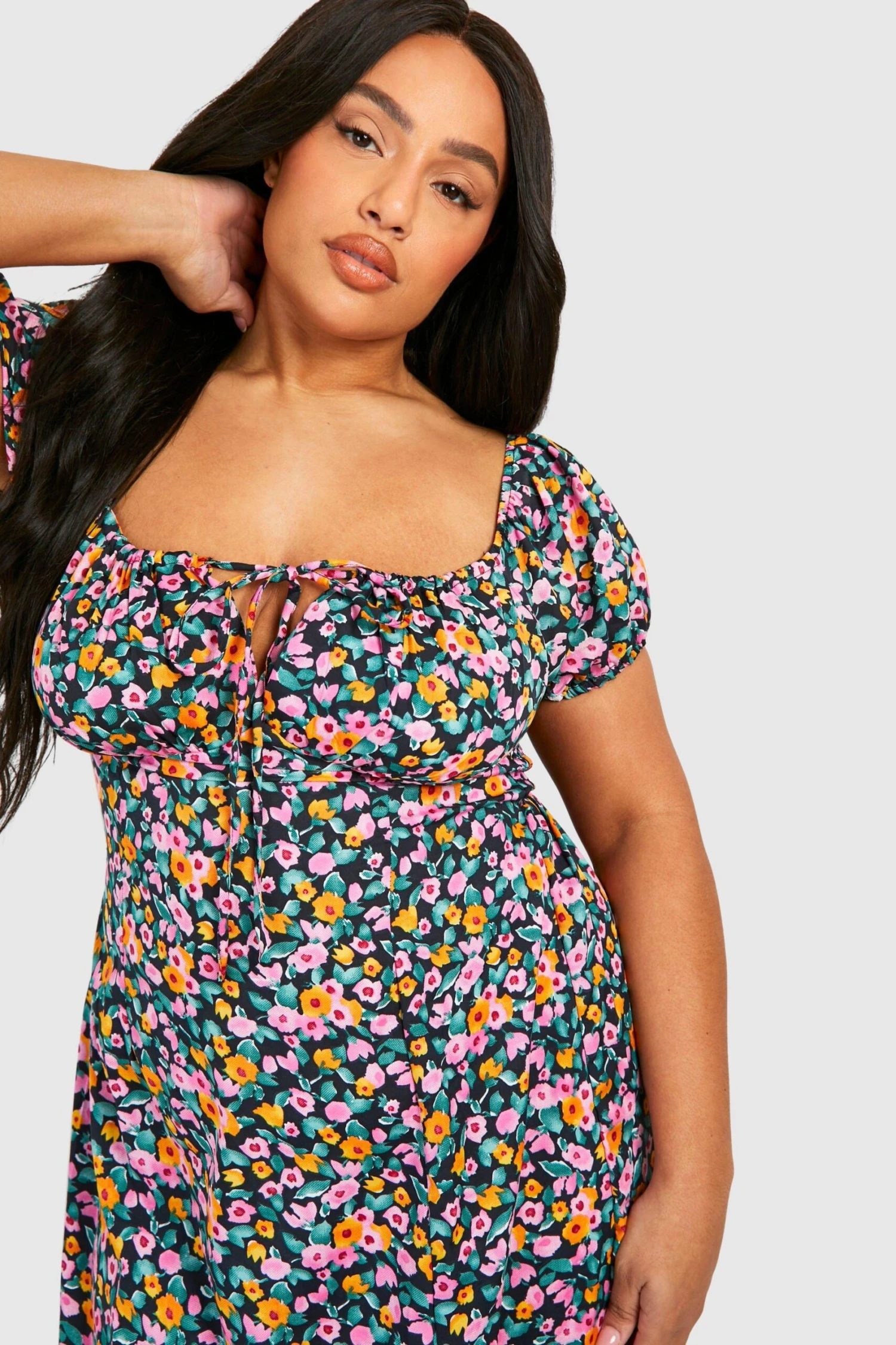BOOHOO Grande Taille - Robe Mi-longue Fleurie Fendue à Manches Bouffantes 6 BOOHOO Grande Taille - Robe Mi-longue Fleurie Fendue à Manches Bouffantes – Image 4