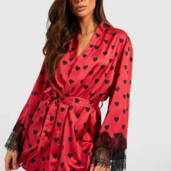 Saint-Valentin - Robe De Chambre Satinée à Dentelle En Cœur