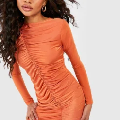 BOOHOO Robe Courte Froncée à Manches Longues