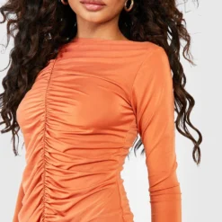 BOOHOO Robe Courte Froncée à Manches Longues -Pas Cher Vêtue Diva Magasin gzz48982 orange xl 3
