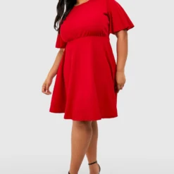 BOOHOO Grande Taille - Robe Portefeuille Plissée -Pas Cher Vêtue Diva Magasin gzz49803 red xl 2 scaled