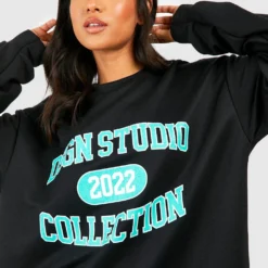 BOOHOO Petite - Robe Sweat Oversize à Slogan Dsgn Studio -Pas Cher Vêtue Diva Magasin gzz50742 black xl 3