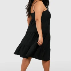 Grande Taille - Robe Mi-longue Texturée à Volants étagés -Pas Cher Vêtue Diva Magasin gzz52085 black xl 1 scaled