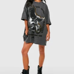 BOOHOO Petite - Robe T-shirt Oversize à Slogan Moto -Pas Cher Vêtue Diva Magasin gzz52651 charcoal xl 2 scaled