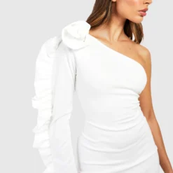 Robe Courte Asymétrique à Fleur 3D -Pas Cher Vêtue Diva Magasin gzz53207 ivory xl 3 scaled