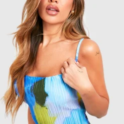 BOOHOO Robe Longue Plissée à Imprimé Abstrait -Pas Cher Vêtue Diva Magasin gzz57748 blue xl 3 scaled