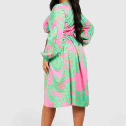 Grande Taille - Robe Portefeuille Satinée Fleurie -Pas Cher Vêtue Diva Magasin gzz58744 pink xl 1 scaled