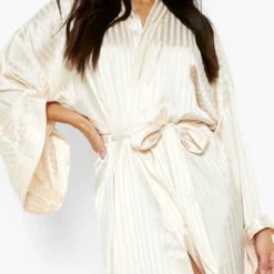 BOOHOO Robe De Chambre Oversize Satinée -Pas Cher Vêtue Diva Magasin nzz89165 blush xl 3