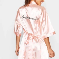 BOOHOO Robe De Chambre Satinée à Inscription Bridesmaid