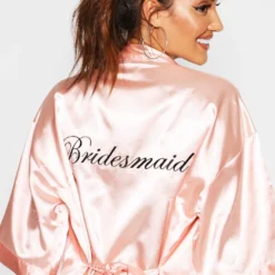 BOOHOO Robe De Chambre Satinée à Inscription Bridesmaid -Pas Cher Vêtue Diva Magasin nzz89931 blush xl 3