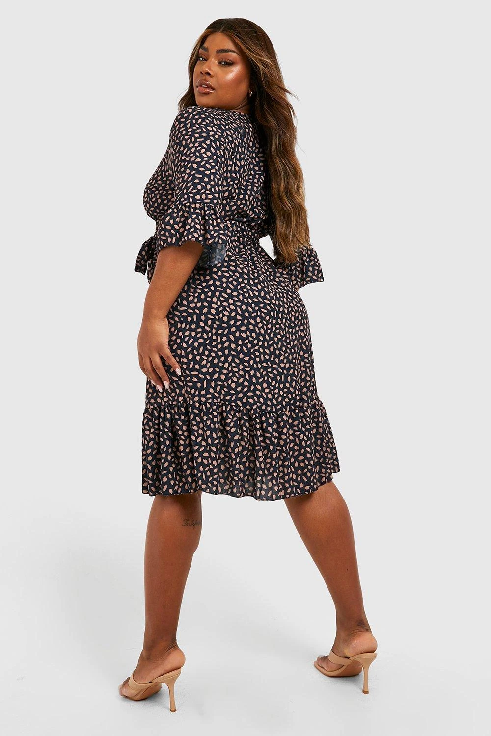 Grande Taille - Robe Cache-cœur à Ourlet Volanté à Pois 4 Grande Taille - Robe Cache-cœur à Ourlet Volanté à Pois – Image 2