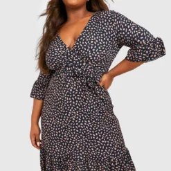 Grande Taille - Robe Cache-cœur à Ourlet Volanté à Pois 8 Grande Taille - Robe Cache-cœur à Ourlet Volanté à Pois -Pas Cher Vêtue Diva Magasin pzz61716 navy xl 2
